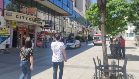 UKRAJINAC LOMIO IZLOGE: Vandalizam u centru Vranja (FOTO) UKRAJINAC LOMIO IZLOGE: Vandalizam u centru Vranja (FOTO)