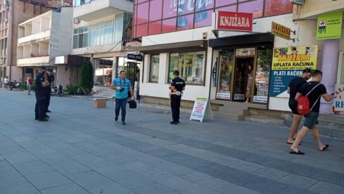 ODREĐEN MU PRITVOR DO 30 DANA: Ukrajinac „divljao“ po Vranju, razbijao izloge, pa se povredio ODREĐEN MU PRITVOR DO 30 DANA: Ukrajinac „divljao“ po Vranju, razbijao izloge, pa se povredio