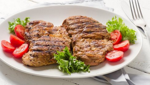 РЕЦЕПТ ЗА НАЈСОЧНИЈЕ ТЕЛЕЋЕ ШНИЦЛЕ: Кувају се у сопственом сосу! РЕЦЕПТ ЗА НАЈСОЧНИЈЕ ТЕЛЕЋЕ ШНИЦЛЕ: Кувају се у сопственом сосу!