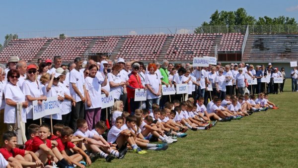 СЕНИОРИ СЕ ДРУЖИЛИ И ТАКМИЧИЛИ: Спортско-рекреативна манифестација пензионера Београда одржана у Општини Обреновац СЕНИОРИ СЕ ДРУЖИЛИ И ТАКМИЧИЛИ: Спортско-рекреативна манифестација пензионера Београда одржана у Општини Обреновац
