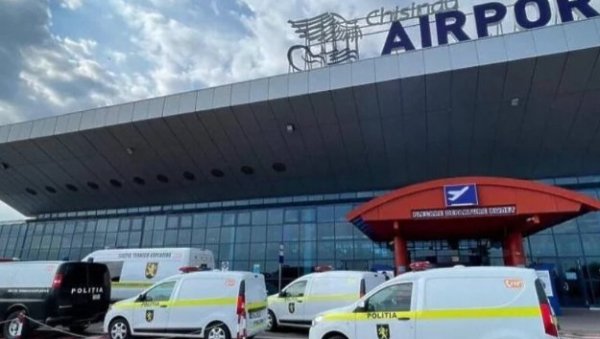 ДРАМА У ГЛАВНОМ ГРАДУ: Евакуисан аеродром због дојаве о бомби ДРАМА У ГЛАВНОМ ГРАДУ: Евакуисан аеродром због дојаве о бомби