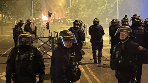 FRANCUZI SE SPREMAJU ZA PAKLENU NOĆ: Čak 45.000 policajaca na ulicama, oglasio se ministar policije