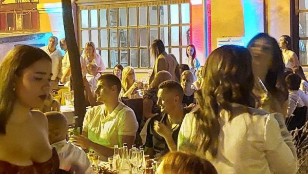 НИКОЛА ЈОКИЋ У СОМБОРСКОЈ КАФАНИ: Познати певач овим речима поздравио НБА шампиона (ФОТО/ВИДЕО) НИКОЛА ЈОКИЋ У СОМБОРСКОЈ КАФАНИ: Познати певач овим речима поздравио НБА шампиона (ФОТО/ВИДЕО)