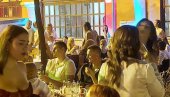 НИКОЛА ЈОКИЋ У СОМБОРСКОЈ КАФАНИ: Познати певач овим речима поздравио НБА шампиона (ФОТО/ВИДЕО) НИКОЛА ЈОКИЋ У СОМБОРСКОЈ КАФАНИ: Познати певач овим речима поздравио НБА шампиона (ФОТО/ВИДЕО)