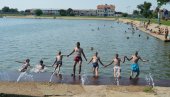 ŠKOLA PLIVANJA NA JEZERU U VRŠCU: Turistička organizacija za najmlađe Vrščane ŠKOLA PLIVANJA NA JEZERU U VRŠCU: Turistička organizacija za najmlađe Vrščane