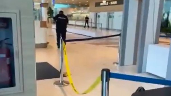 ХАОС НАСТАО ЗБОГ ОДБИЈАЊА ВИЗЕ? Нападач након пуцњаве на молдавском аеродрому пао у кому ХАОС НАСТАО ЗБОГ ОДБИЈАЊА ВИЗЕ? Нападач након пуцњаве на молдавском аеродрому пао у кому