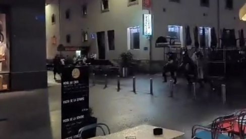 NEREDI I U ŠVAJCARSKOJ: Demonstranti provaljivali u prodavnice i napadali policiju (VIDEO) NEREDI I U ŠVAJCARSKOJ: Demonstranti provaljivali u prodavnice i napadali policiju (VIDEO)