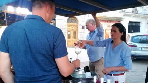 SUTRA POČINJE „VINOFEST“ U VRŠCU: Više od 70 vinarija izložiće preko 400 etiketa vina SUTRA POČINJE „VINOFEST“ U VRŠCU: Više od 70 vinarija izložiće preko 400 etiketa vina