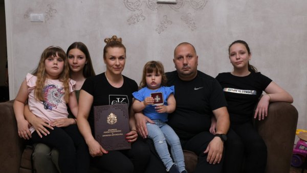 КОСМЕТ, НАЈЛЕПШЕ МЕСТО НА СВЕТУ И КАДА ЈЕ У ГЕТУ: У Северној Митровици са Виолетом Кисић која уз своје четири девојчице поносно говори