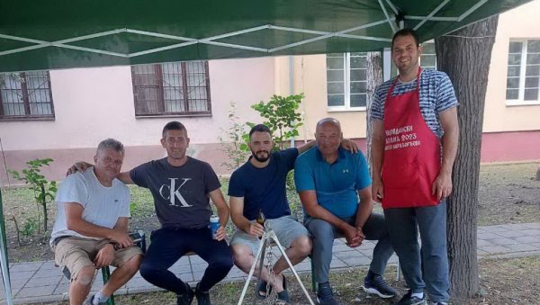 ЧАРОЛИЈЕ У КОТЛИЋУ: Врхунски мајстори уркстили варјаче (ФОТО) ЧАРОЛИЈЕ У КОТЛИЋУ: Врхунски мајстори уркстили варјаче (ФОТО)