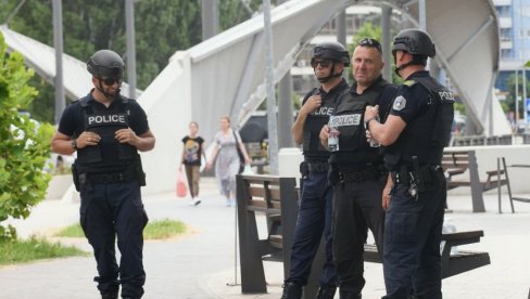 SRBIMA BACAJU PRAŠINU U OČI: Kurti obećao povlačenje 25 odsto policajaca sa severa i nove izbore