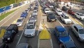 STANJE NA GRANIČNIM PRELAZIMA: Teretnjaci čekaju i do četiri sata, saobraćaj pojačan STANJE NA GRANIČNIM PRELAZIMA: Teretnjaci čekaju i do četiri sata, saobraćaj pojačan