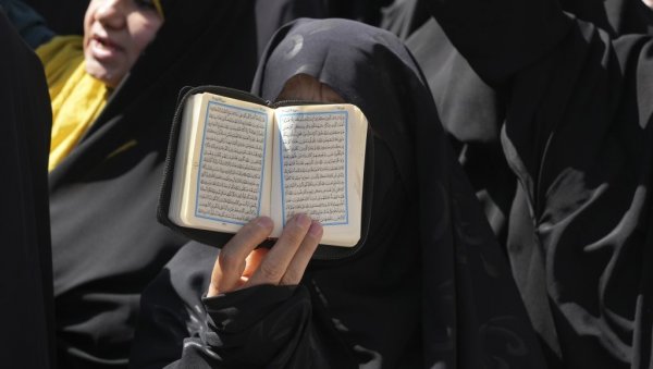 СПАЉЕНИ ПРИМЕРЦИ КУРАНА: Послати представницима џамије у Шведској
