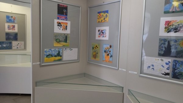 ИЗЛОЖБА ДЕЧИЈИХ РАДОВА: Ликовна колонија у Јагодини ИЗЛОЖБА ДЕЧИЈИХ РАДОВА: Ликовна колонија у Јагодини