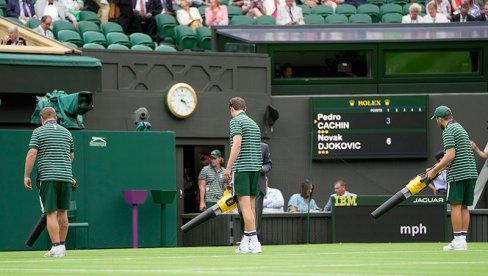 TO SAMO NJEMU MOŽE DA PADNE NA PAMET! Evo kako je Novak Đoković stavljao so u rane organizatora Vimbldona posle bruke TO SAMO NJEMU MOŽE DA PADNE NA PAMET! Evo kako je Novak Đoković stavljao so u rane organizatora Vimbldona posle bruke