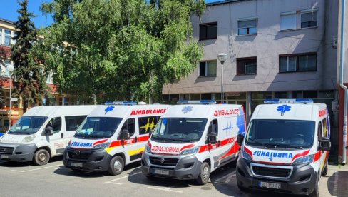 BRŽI PUT DO PACIJENATA: Dom zdravlja u Apatinu dobilo sanitetsko vozilo BRŽI PUT DO PACIJENATA: Dom zdravlja u Apatinu dobilo sanitetsko vozilo