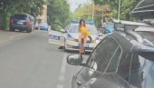 GOLA KAO OD MAJKE ROĐENA: Žena usred dana šeta Karaburmom bez ikakve odeće (FOTO) GOLA KAO OD MAJKE ROĐENA: Žena usred dana šeta Karaburmom bez ikakve odeće (FOTO)