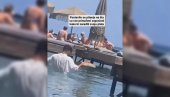 SRAMOTA I UOPŠTE NIJE SMEŠNO! Pogledajte šta mora da radi konobar na plaži u Grčkoj (VIDEO)