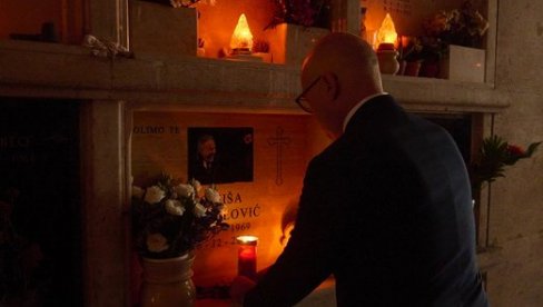 SPOKOJAN BUDI U NEBESKOJ SRBIJI: Vučević posetio mesto gde počiva Siniša Mihajlović (FOTO) SPOKOJAN BUDI U NEBESKOJ SRBIJI: Vučević posetio mesto gde počiva Siniša Mihajlović (FOTO)