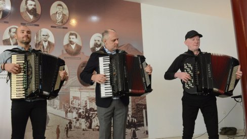 HARMONIKA U SRBIJI I SVETU: Zanimljiv program Festivala Zlatne harmonike Kraljeva HARMONIKA U SRBIJI I SVETU: Zanimljiv program Festivala Zlatne harmonike Kraljeva