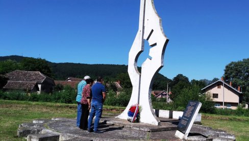 U PARAĆINU OBELEŽEN DAN BORCA: Predstavnici SUBNOR-a polagali vence na spomenike