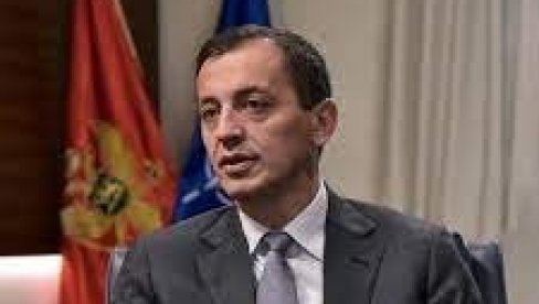 KRIMINAL SE USELIO U STANOVE: U Crnoj Gori podignuta optužnica protiv 12 osumnjičenih za nanošenje 2,6 miliona štete državi KRIMINAL SE USELIO U STANOVE: U Crnoj Gori podignuta optužnica protiv 12 osumnjičenih za nanošenje 2,6 miliona štete državi