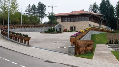 POČELA LETNJA ŠKOLA SRPSKOG ZA DECU IZ DIJASPORE: Aktivnosti u centru Vuk Karadžić u Tršiću POČELA LETNJA ŠKOLA SRPSKOG ZA DECU IZ DIJASPORE: Aktivnosti u centru Vuk Karadžić u Tršiću