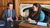 GORA I OD KURTIJA: Ališa Kerns napravila listu razloga za kažnjavanje Srbije (FOTO) GORA I OD KURTIJA: Ališa Kerns napravila listu razloga za kažnjavanje Srbije (FOTO)