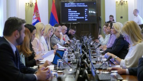 I PREDUZETNICAMA PORODILJSKO ODSUSTVO OD DVE GODINE ZA TREĆE DETE: Skupštinski odbor aminovao zakonske izmene I PREDUZETNICAMA PORODILJSKO ODSUSTVO OD DVE GODINE ZA TREĆE DETE: Skupštinski odbor aminovao zakonske izmene