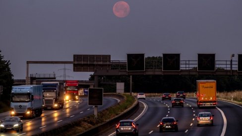 IZ OVOG GRADA SUTRA MOŽE DA SE VIDI SUPERMESEC: Biće najbliži Zemlji ovog avgusta (VIDEO)