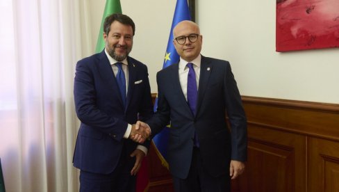 SASTANAK MINISTARA VUČEVIĆA I SALVINIJA: Odnosi između Srbije i Italije iskreni i prijateljski SASTANAK MINISTARA VUČEVIĆA I SALVINIJA: Odnosi između Srbije i Italije iskreni i prijateljski