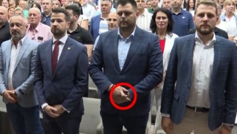 NIJE U PITANJU MOJ POLOŽAJ RUKU VEĆ STANJE NJIHOVE SVESTI: Gradonačelnik Nikšića o ispruženom srednjem prstu tokom intoniranja himne NIJE U PITANJU MOJ POLOŽAJ RUKU VEĆ STANJE NJIHOVE SVESTI: Gradonačelnik Nikšića o ispruženom srednjem prstu tokom intoniranja himne