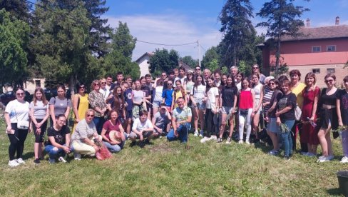 EKO-KAMP U VRŠCU ŠIRI ZNANJE I PRIJATELJSTVA: Učesnici osnovci i srednjoškolci iz Srbije, Rumunije i Severne Makedonije EKO-KAMP U VRŠCU ŠIRI ZNANJE I PRIJATELJSTVA: Učesnici osnovci i srednjoškolci iz Srbije, Rumunije i Severne Makedonije