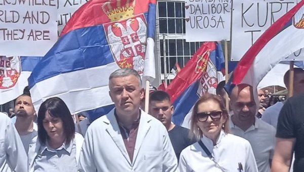 РЕАКЦИЈА НА СРАМНЕ ОПТУЖБЕ БРИТАНСКЕ ПОСЛАНИЦЕ: Нама прети хуманитарна катастрофа, не можемо да допремимо лекове, а камоли оружје РЕАКЦИЈА НА СРАМНЕ ОПТУЖБЕ БРИТАНСКЕ ПОСЛАНИЦЕ: Нама прети хуманитарна катастрофа, не можемо да допремимо лекове, а камоли оружје
