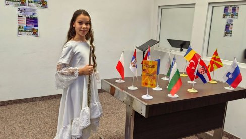 I NAJMLAĐA I NAJBOLJA: Uspeh devetogodišnje Nikoline - flautistkinje iz Uba I NAJMLAĐA I NAJBOLJA: Uspeh devetogodišnje Nikoline - flautistkinje iz Uba