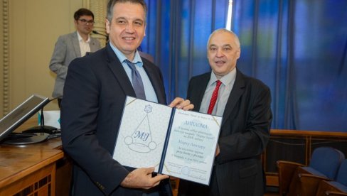 VANREDNO DODELJEN SRPSKI NOBEL: Nagrada Marko Jarić pripala profesoru Marku Lončaru VANREDNO DODELJEN SRPSKI NOBEL: Nagrada Marko Jarić pripala profesoru Marku Lončaru