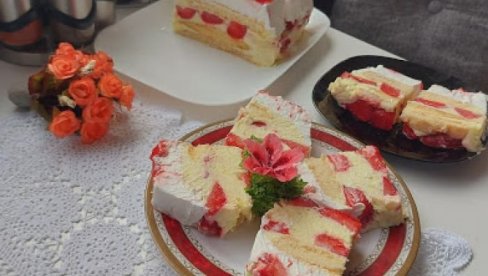 ОСВЕЖАВАЈУЋА ПОСЛАСТИЦА: Воћна торта са пишкотама (ФОТО/ВИДЕО)