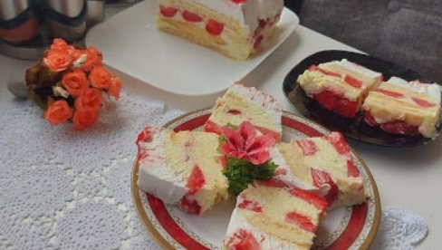 OSVEŽAVAJUĆA POSLASTICA: Voćna torta sa piškotama (FOTO/VIDEO) OSVEŽAVAJUĆA POSLASTICA: Voćna torta sa piškotama (FOTO/VIDEO)