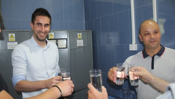 ВАЖНА ВЕСТ ЗА СТАНОВНИКЕ СЕЛА И ОКОЛНИХ НАСЕЉА: Пијаћа вода стигла у Колут ВАЖНА ВЕСТ ЗА СТАНОВНИКЕ СЕЛА И ОКОЛНИХ НАСЕЉА: Пијаћа вода стигла у Колут