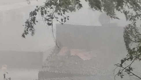 KATASTROFALNA OLUJA U KRUŠEVCU: Vetar i kiša nose sve pred sobom, grad se brani sa više od 1.000 raketa na zalihama (VIDEO) KATASTROFALNA OLUJA U KRUŠEVCU: Vetar i kiša nose sve pred sobom, grad se brani sa više od 1.000 raketa na zalihama (VIDEO)