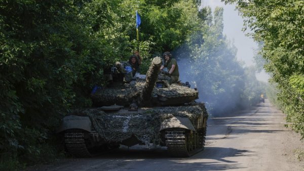 УМЕСТО НАТО ТРУПА ПОСЛАТИ УКРАЈИНСКЕ МУШКАРЦЕ НАЗАД Словачки министар одбране: То је сигурно боље него да шаљемо наше војнике тамо