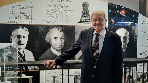 SVEMIRSKI CENTAR U BEOGRADU: Čuveni naučnik David Vujić posetio Mašinski fakultet i predložio osnivanje centra Tesla-Pupin SVEMIRSKI CENTAR U BEOGRADU: Čuveni naučnik David Vujić posetio Mašinski fakultet i predložio osnivanje centra Tesla-Pupin