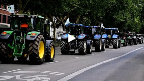 „NE MOŽEMO VIŠE DA SE BORIMO“: Stotine traktora zajedno sa farmerima blokirali ulice Madrida „NE MOŽEMO VIŠE DA SE BORIMO“: Stotine traktora zajedno sa farmerima blokirali ulice Madrida