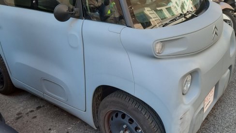 У ИТАЛИЈИ БУМ У КУПОВИНИ “МИКРОКАРА“: Аутић мањи од било којег другог којег познајемо У ИТАЛИЈИ БУМ У КУПОВИНИ “МИКРОКАРА“: Аутић мањи од било којег другог којег познајемо