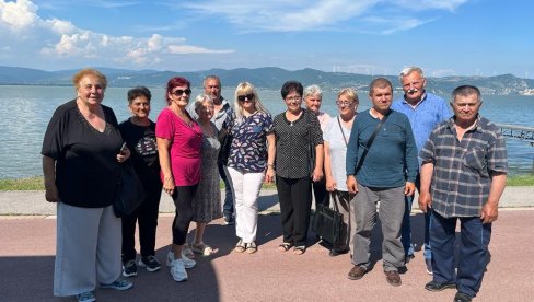 STARI IZ ČETIRI VRŠAČKA SELA NA IZLETU: Mnogi prvi put videli Golubačku tvrđavu i manastir Tumane