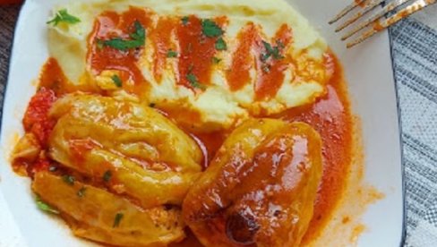PREMAŠILA SAM SAMU SEBE: Baka Jela podelila fantastičan recept za PAPRIKE PUNJENE OSLIĆEM (VIDEO) PREMAŠILA SAM SAMU SEBE: Baka Jela podelila fantastičan recept za PAPRIKE PUNJENE OSLIĆEM (VIDEO)