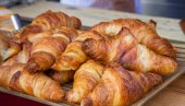МЕКАНИ КРОАСАНИ ЗА ДОРУЧАК: Слатки и слани рецепт од једног теста! (РЕЦЕПТ) МЕКАНИ КРОАСАНИ ЗА ДОРУЧАК: Слатки и слани рецепт од једног теста! (РЕЦЕПТ)