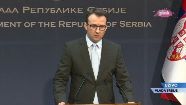 ОБРАЋАЊЕ ДИРЕКТОРА КАНЦЕЛАРИЈЕ ЗА КИМ: Куртијеви полицајци поново ушли на територију централне Србије, Петковић изнео доказе (ВИДЕО) ОБРАЋАЊЕ ДИРЕКТОРА КАНЦЕЛАРИЈЕ ЗА КИМ: Куртијеви полицајци поново ушли на територију централне Србије, Петковић изнео доказе (ВИДЕО)