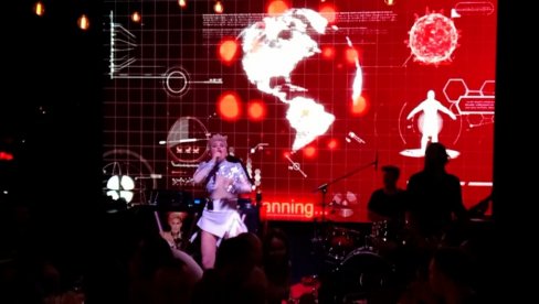 ŽURKA DVE NOĆI ZAREDOM:  Indira Kolonija pevaće fanovima najveće hitove (FOTO)