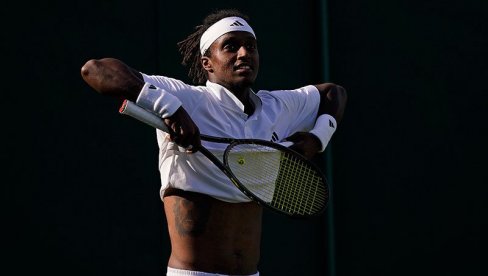 ŠTA SE OVO DOGAĐA NA VIMBLDONU?! Ispao još jedan favorit, Novak Đoković nije ni sanjao da mu se ovako otvara put! ŠTA SE OVO DOGAĐA NA VIMBLDONU?! Ispao još jedan favorit, Novak Đoković nije ni sanjao da mu se ovako otvara put!